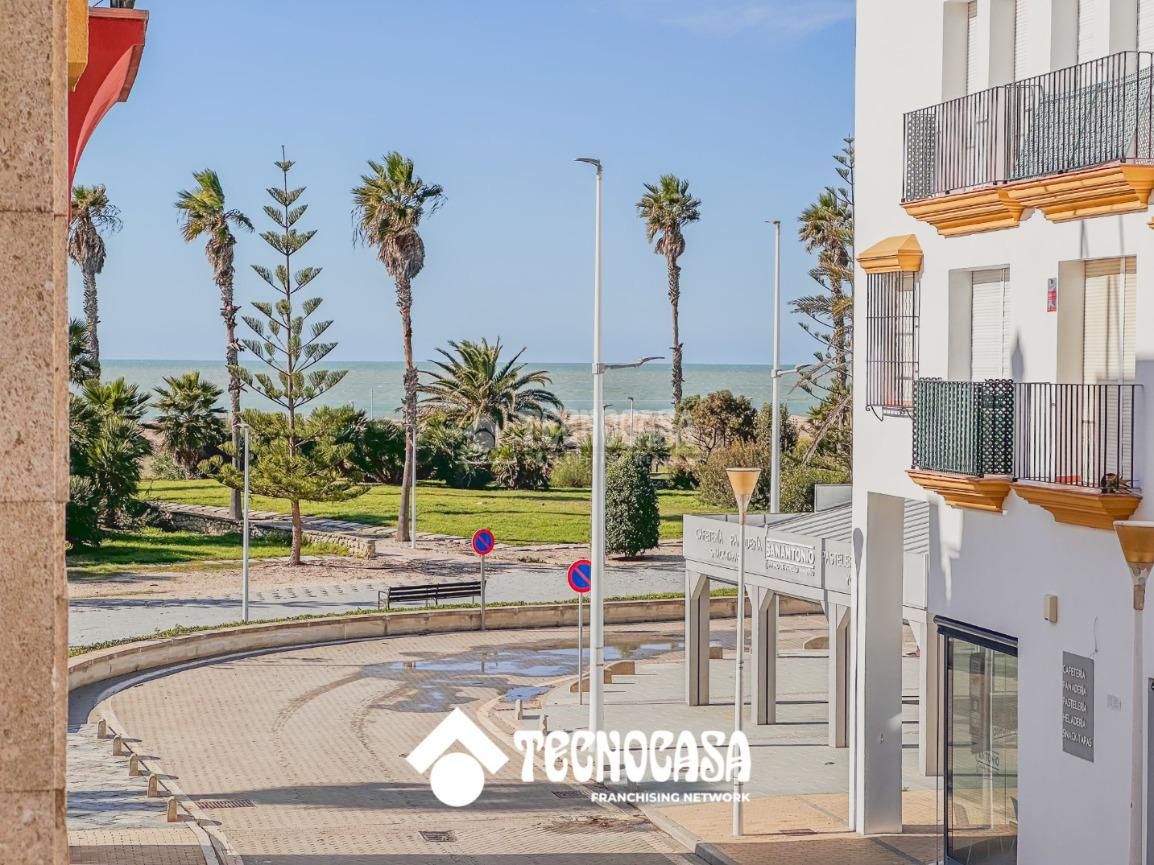 Vista exterior de Pis en venda en Rota amb Aire condicionat i Terrassa