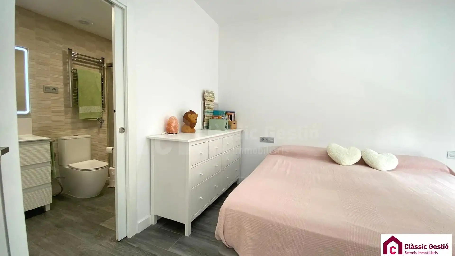 Bedroom of Houses for sale in Terrassa  with Air Conditioner, Heating and Terrace