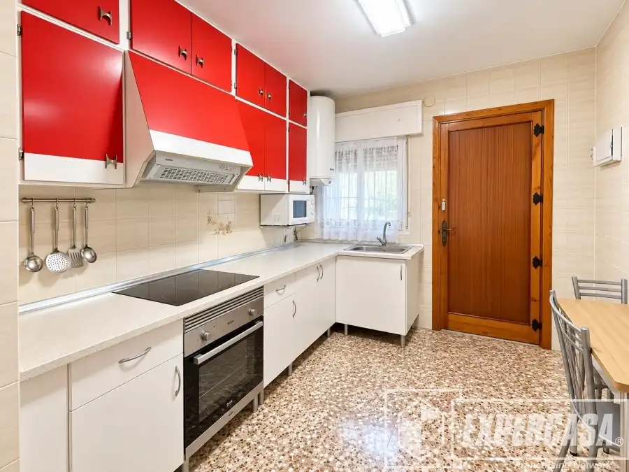 Kitchen of Houses for sale in Poble Nou