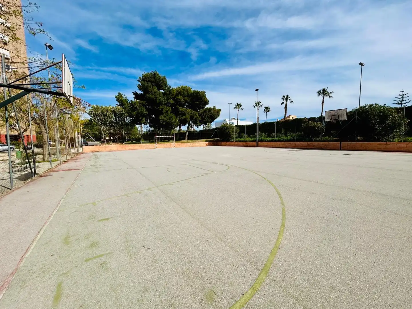 Vista exterior de Pis en venda en Alicante / Alacant amb Aire condicionat, Jardí privat i Moblat