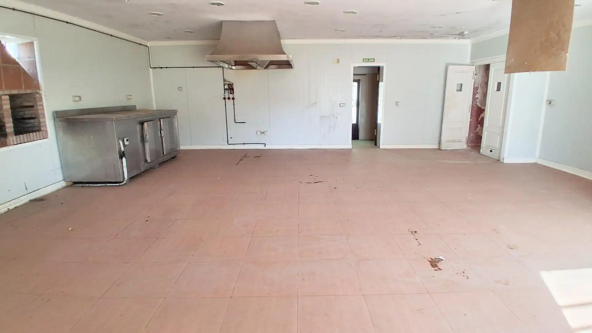 Kitchen of Commercial properties for sale in Vecinos