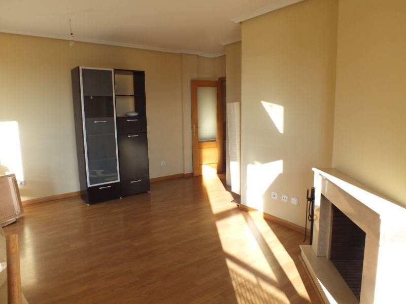 Sala d'estar de Dúplex en venda en San Lorenzo de El Escorial amb Calefacció, Terrassa i Traster