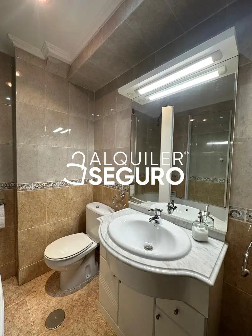 Baño de Piso de alquiler en Alcorcón con Aire acondicionado y Calefacción