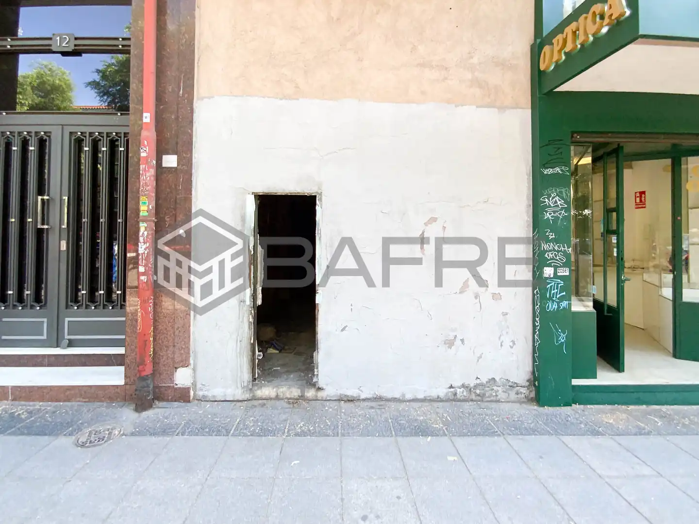 Vista exterior de Local en venta en Madrid