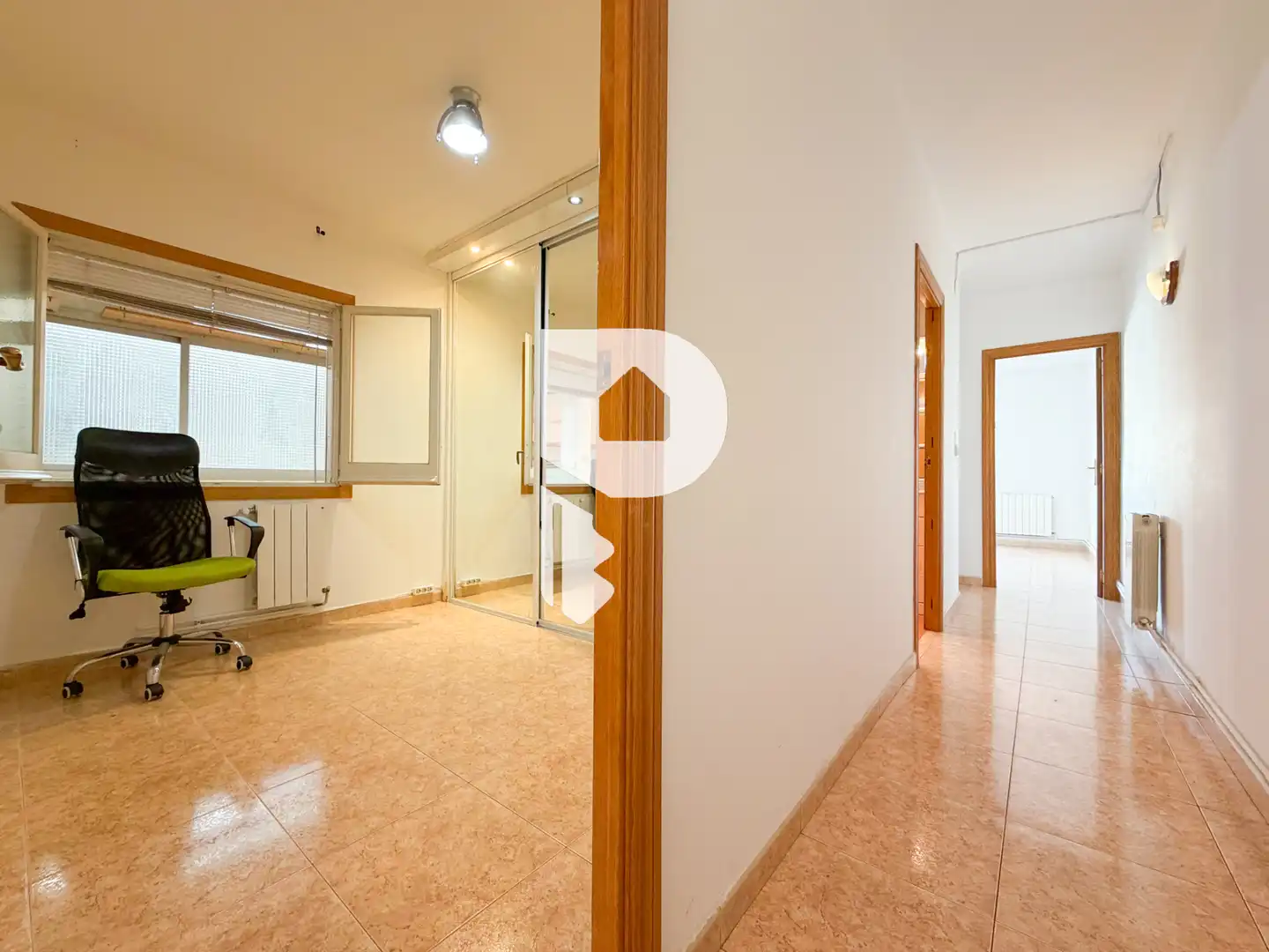 Piso en venta en Sant Joan Despí con Calefacción, Terraza y Horno