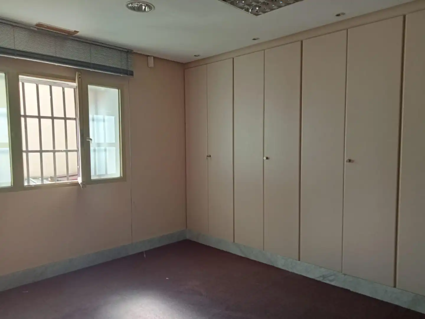 Habitación de Local en venta en Valladolid