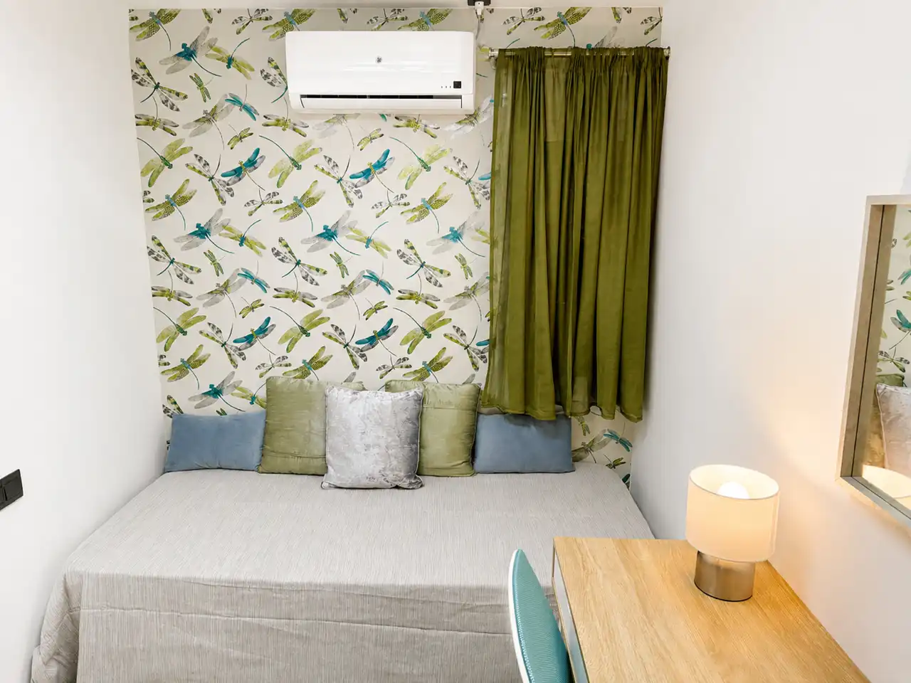 Bedroom of Study for share in Sevilla  with Air Conditioner, Heating and Furnished