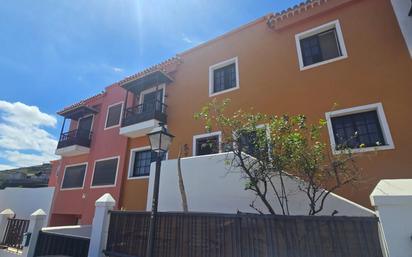 Vista exterior de Casa adosada en venda en Candelaria amb Jardí privat, Terrassa i Traster