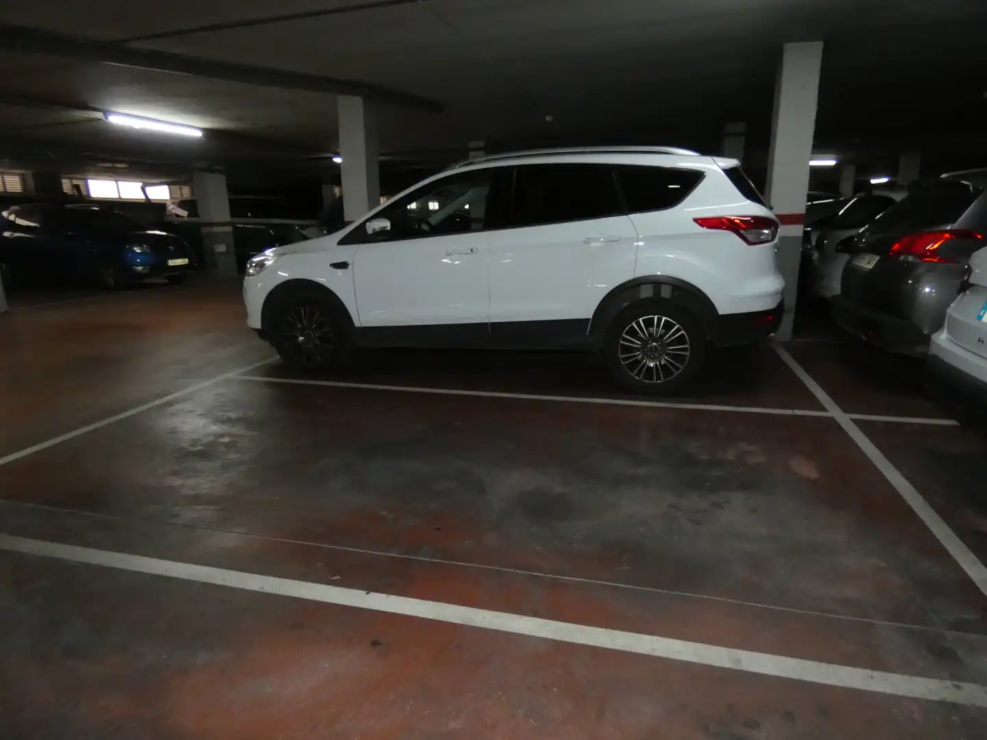 Aparcament de Garatge en venda en Cornellà de Llobregat amb Alarma