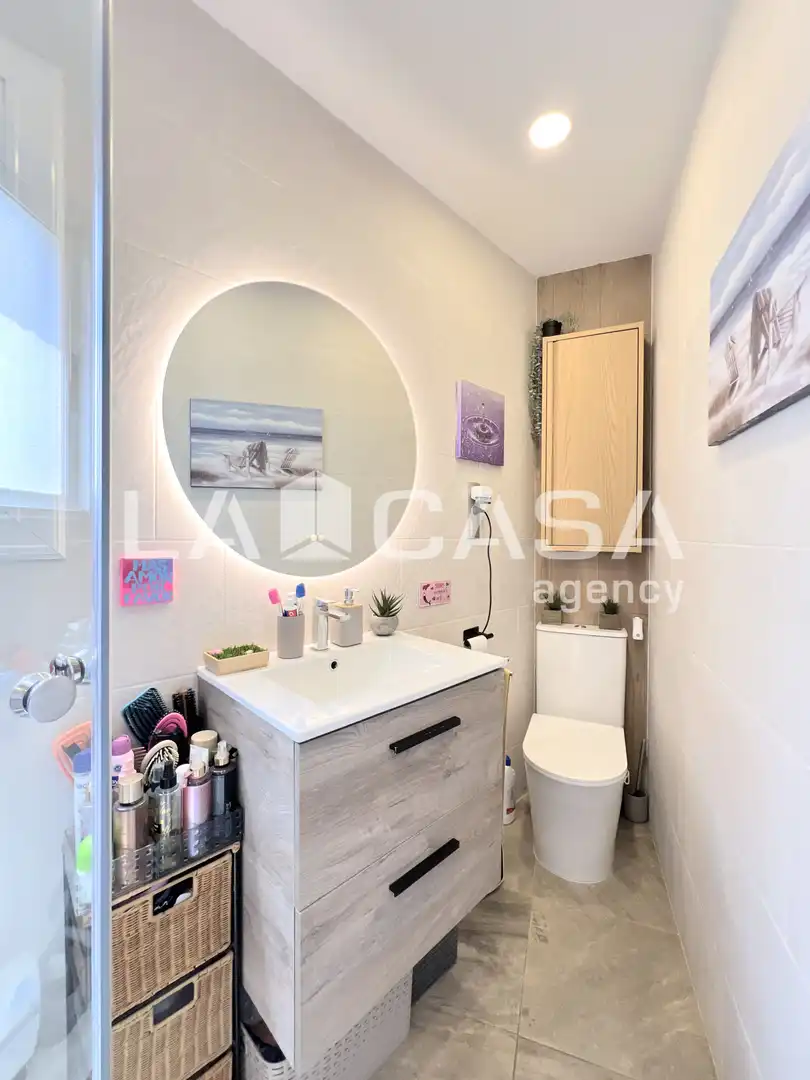 Badezimmer von Wohnung zum Verkauf in Badalona mit Balkon