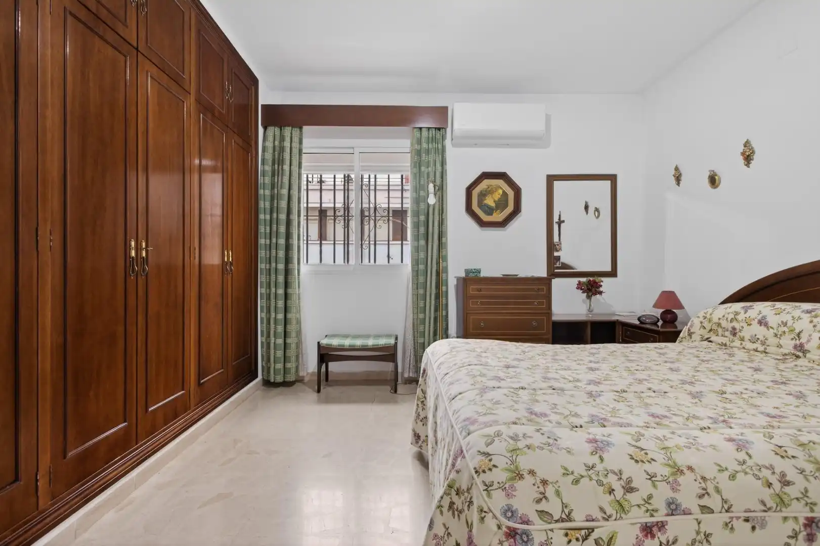 Bedroom of Houses for sale in Sevilla  with Air Conditioner, Terrace and Balcony