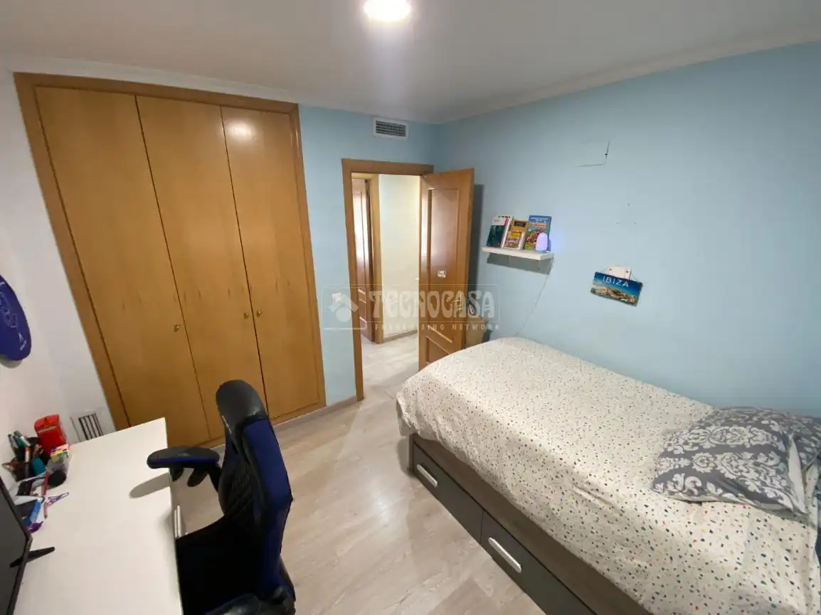 Habitación de Piso en venta en Paterna con Aire acondicionado, Terraza y Balcón