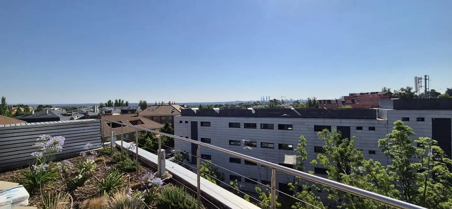 Terraza de Estudio en venta en Madrid con Aire acondicionado, Trastero y Piscina comunitaria
