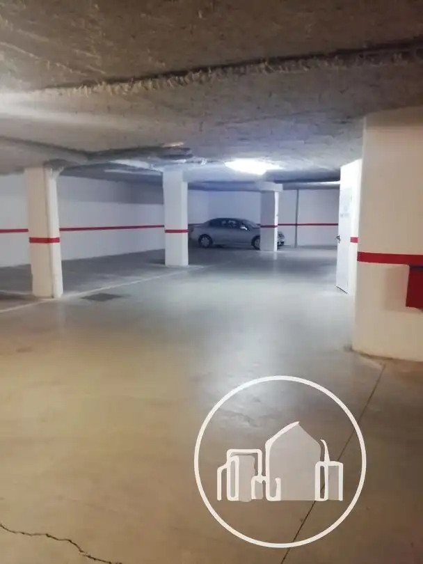 Parking de Piso en venta en Medina de Pomar con Calefacción y Trastero