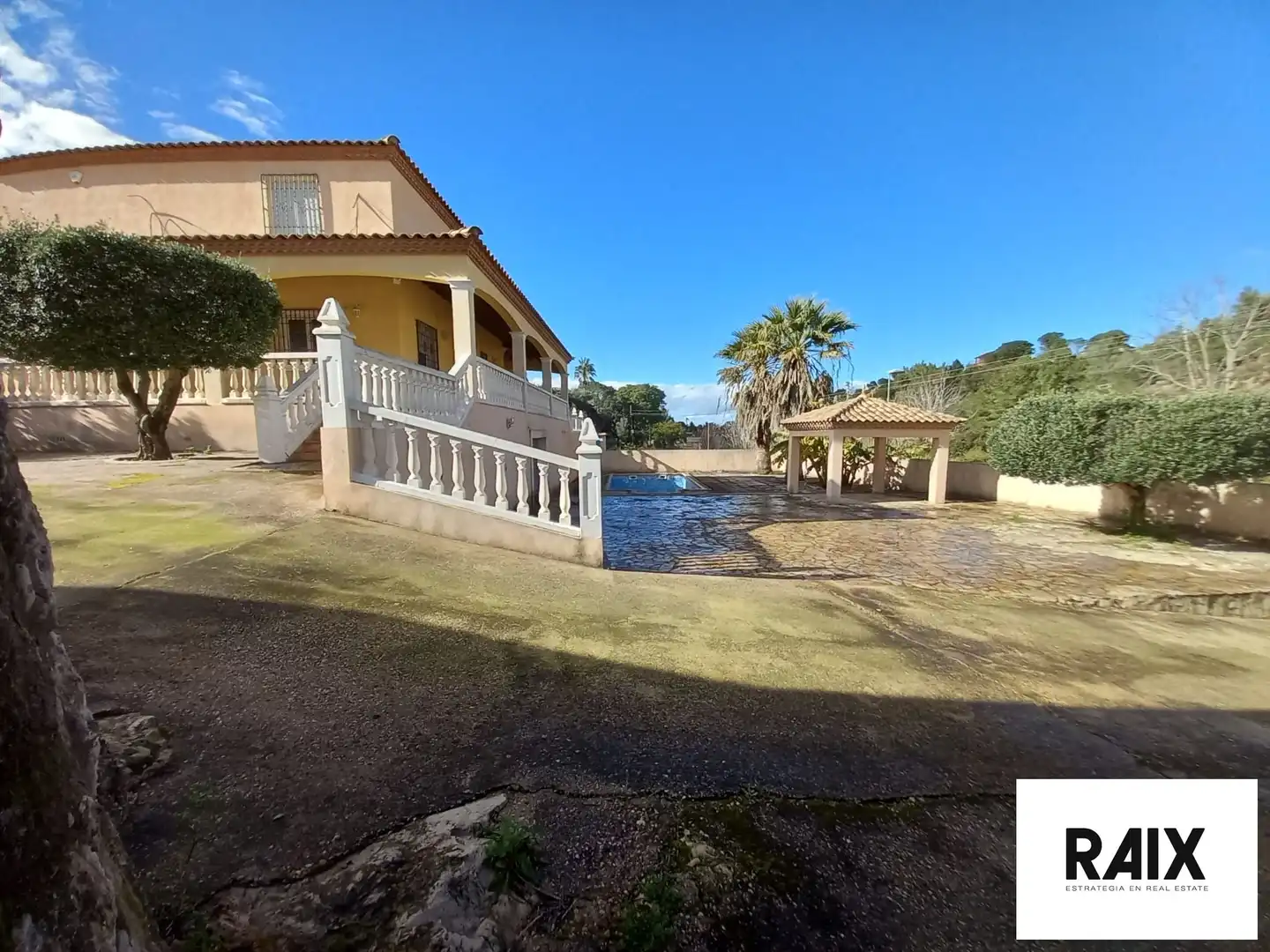 Vista exterior de Casa o xalet en venda en Alzira amb Calefacció, Piscina i Balcó