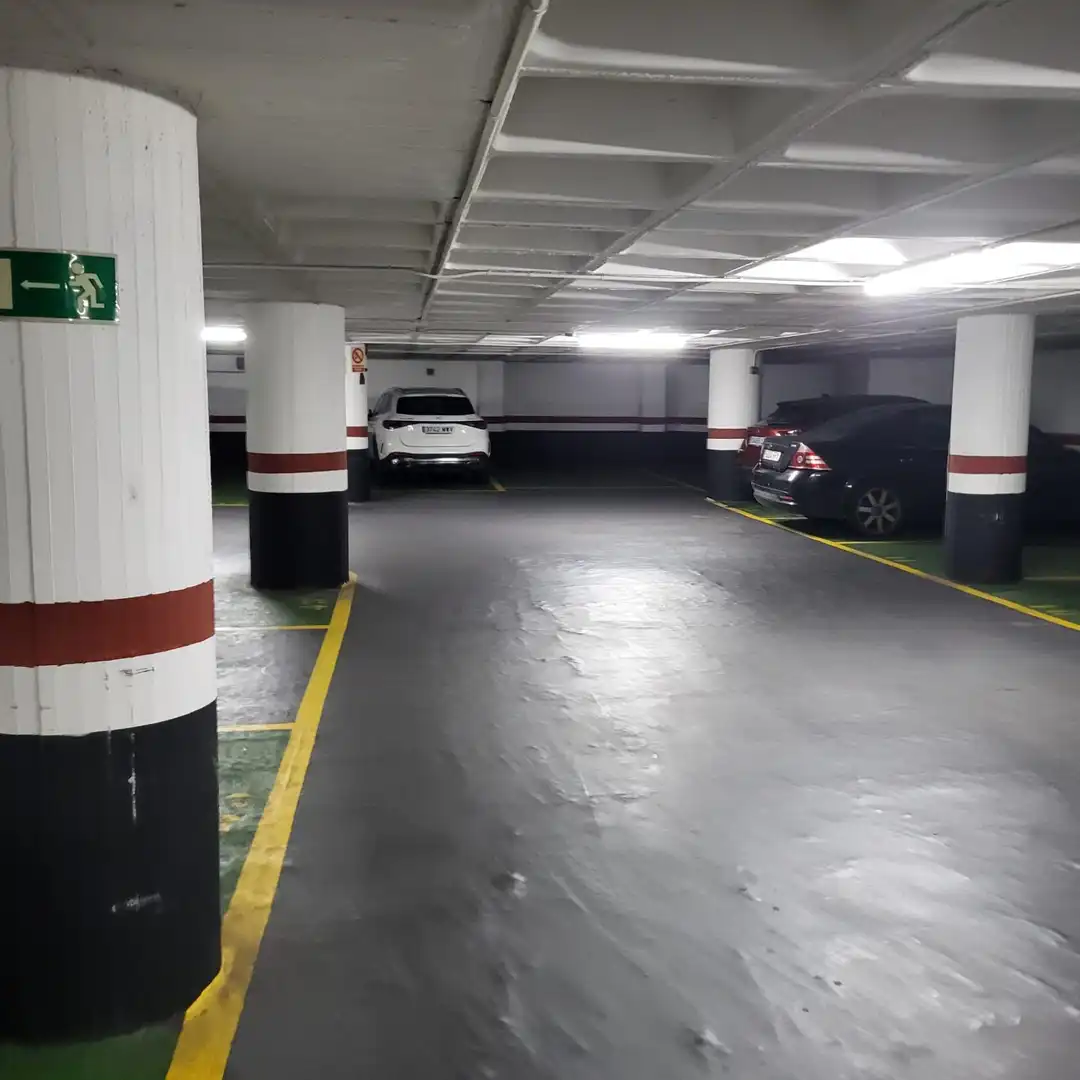 Aparcament de Oficina en venda en Bilbao  amb Calefacció