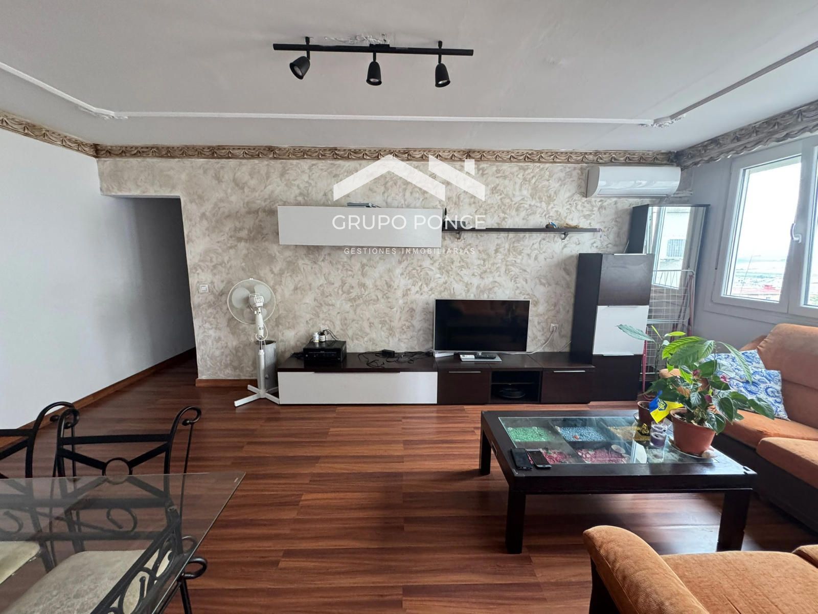 Sala d'estar de Pis en venda en Jerez de la Frontera amb Aire condicionat