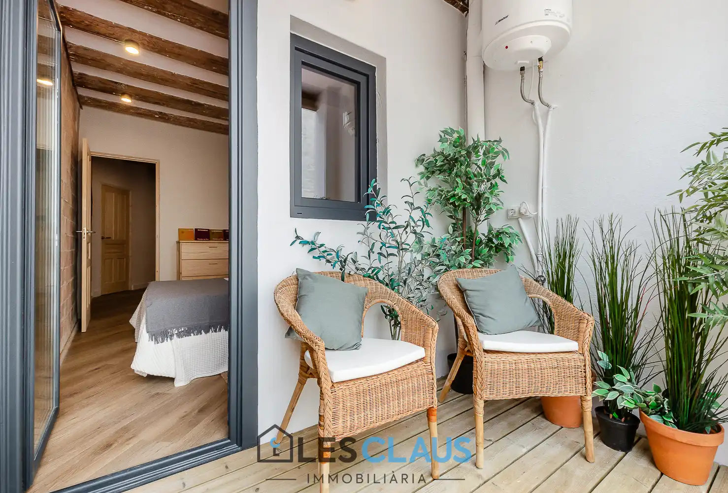 Terrasse von Wohnung zum Verkauf in Barcelona mit Parkett, Ofen und Mikrowelle
