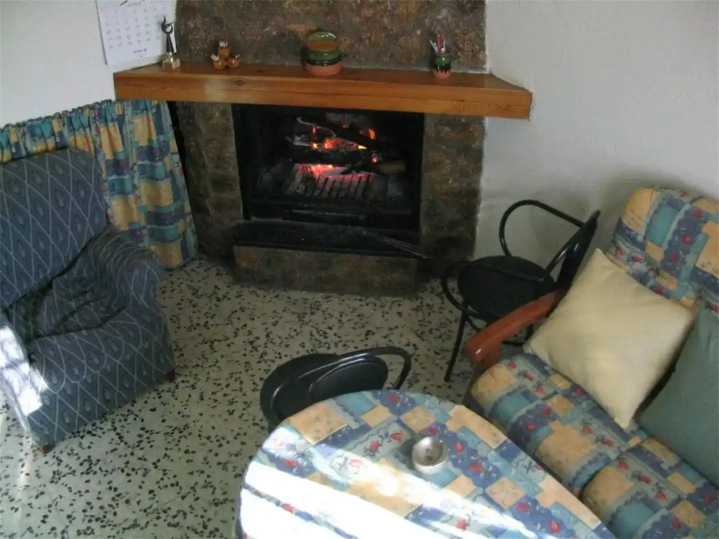 Sala d'estar de Finca rústica en venda en Cendejas de Enmedio amb Moblat