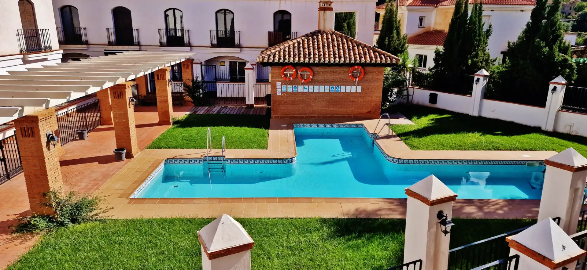 Schwimmbecken von Wohnungen zur Miete in Vélez de Benaudalla mit Klimaanlage, Heizung und Terrasse
