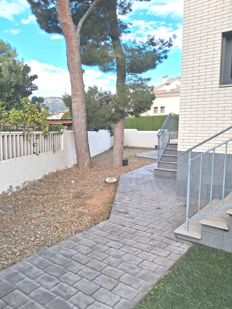 Jardí de Casa adosada en venda en Mont-roig del Camp amb Aire condicionat, Jardí privat i Terrassa