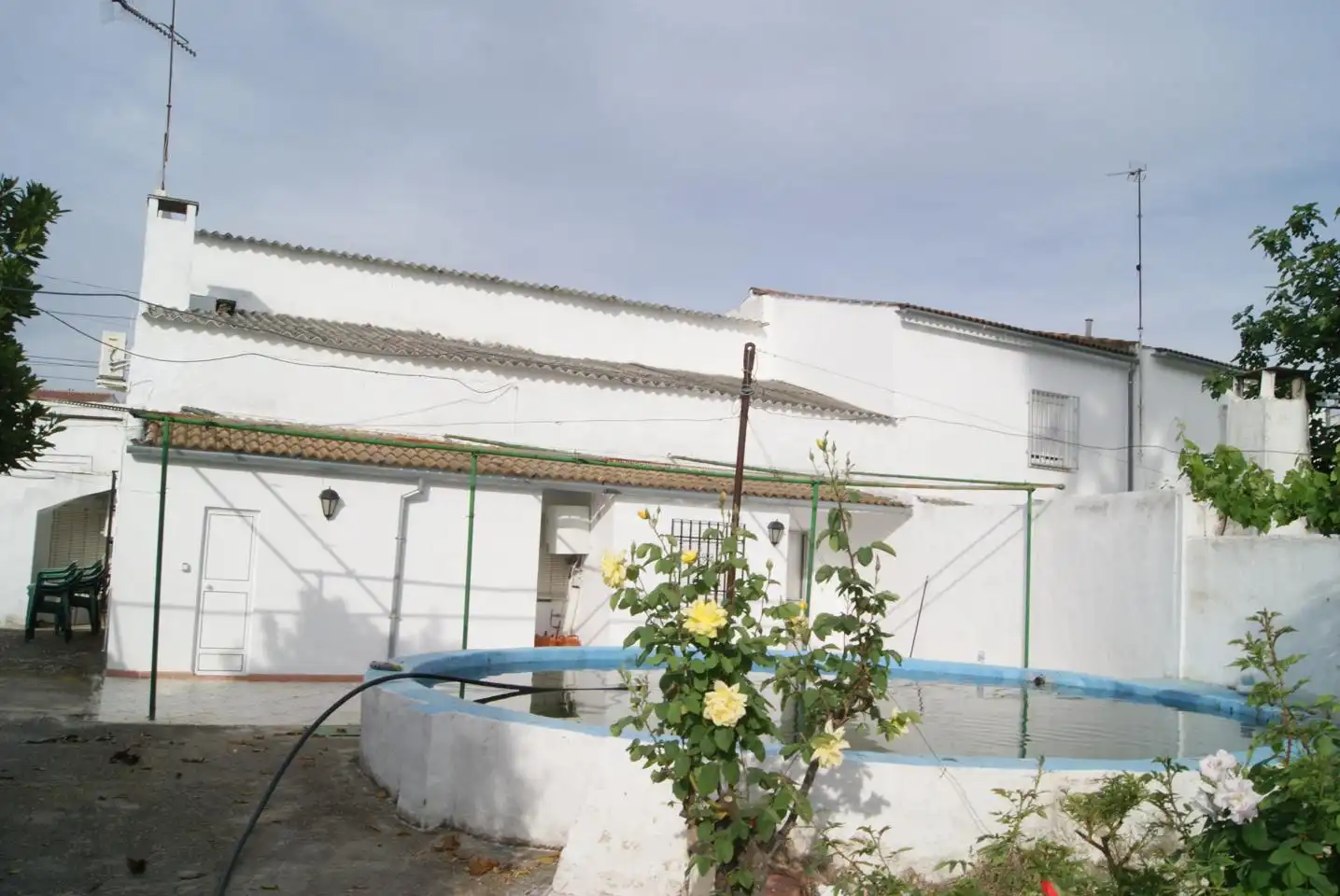 Außenansicht von Haus oder Chalet zum Verkauf in Lucena mit Klimaanlage, Privatgarten und Schwimmbad