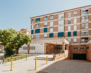 Vista exterior de Pis en venda en  Huesca Capital amb Calefacció, Terrassa i Traster