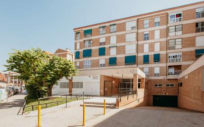 Vista exterior de Pis en venda en  Huesca Capital amb Calefacció, Terrassa i Traster
