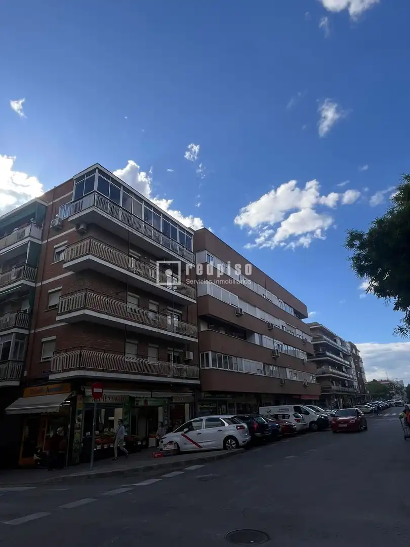 Vista exterior de Piso en venta en Madrid con Calefacción y Terraza