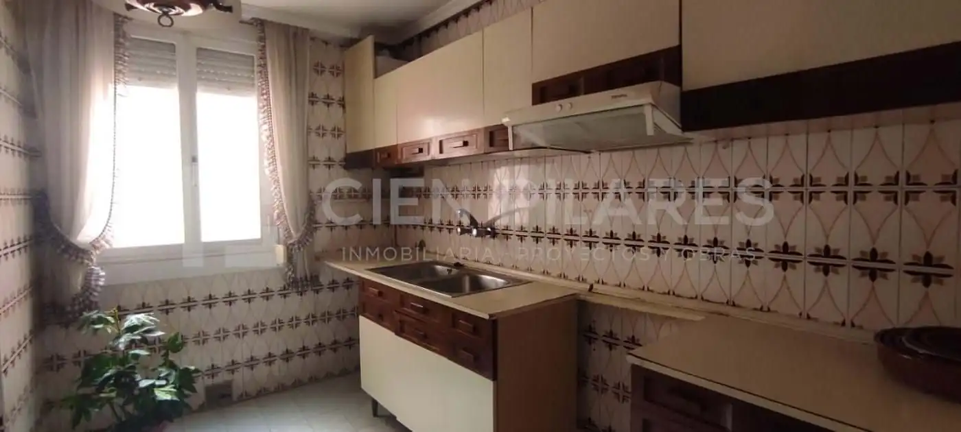 Kitchen of Flat for sale in  Logroño