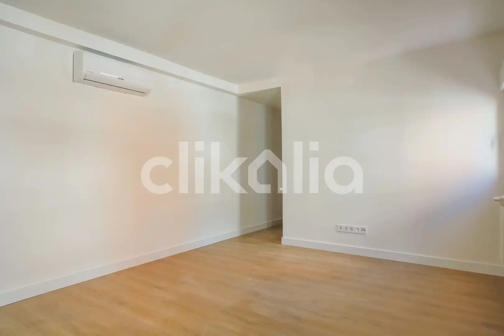 Bedroom of Flat for sale in Madrid  with Air Conditioner, Heating and Private garden