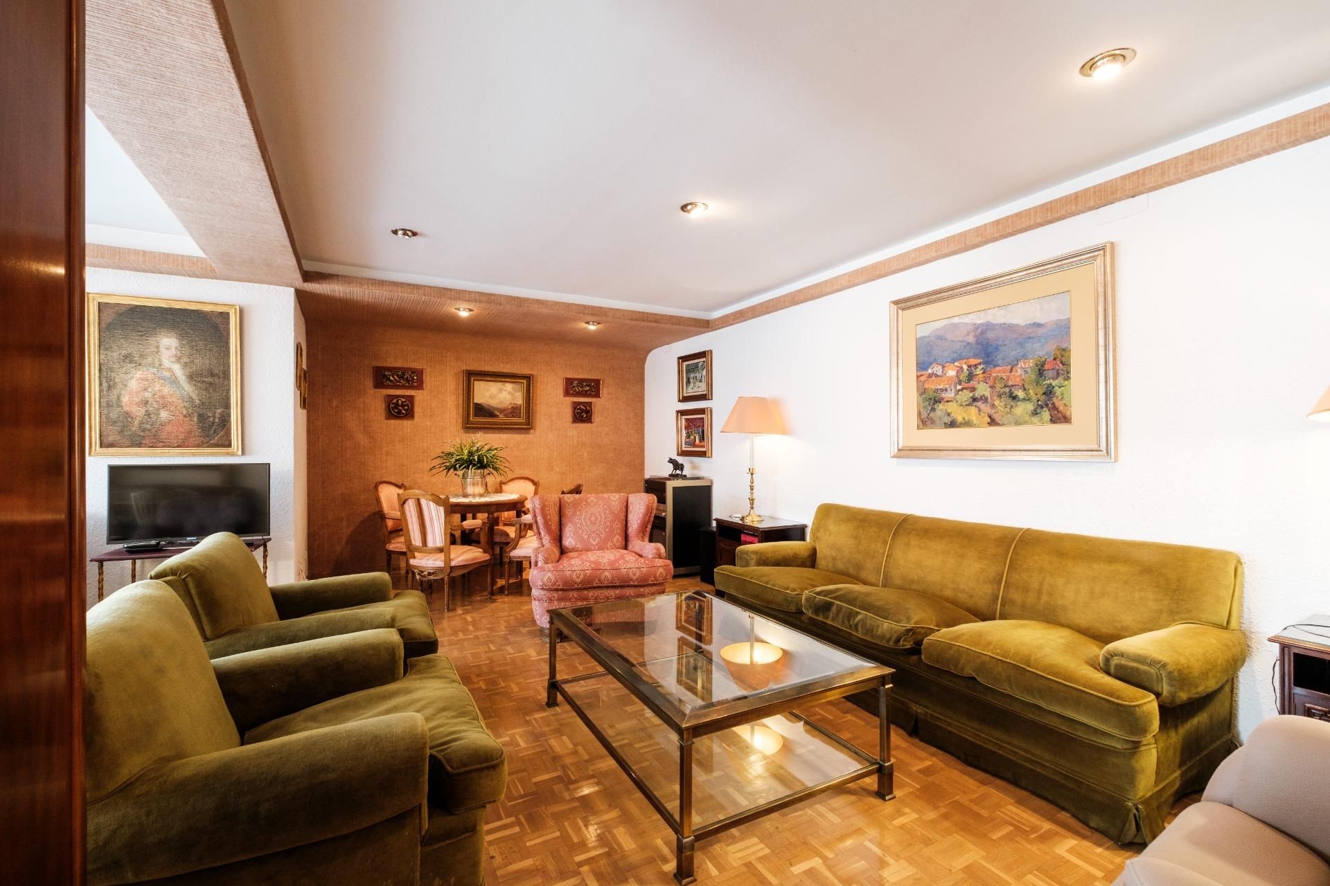 Sala de estar de Piso en venta en  Zaragoza Capital con Calefacción, Parquet y Terraza
