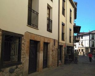 Vista exterior de Casa o xalet en venda en Covarrubias amb Jardí privat