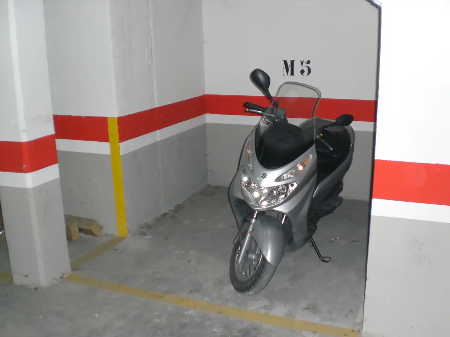 Moto con ascensore in affitto a Calle del Lago de Sanabria 4, imagen 2