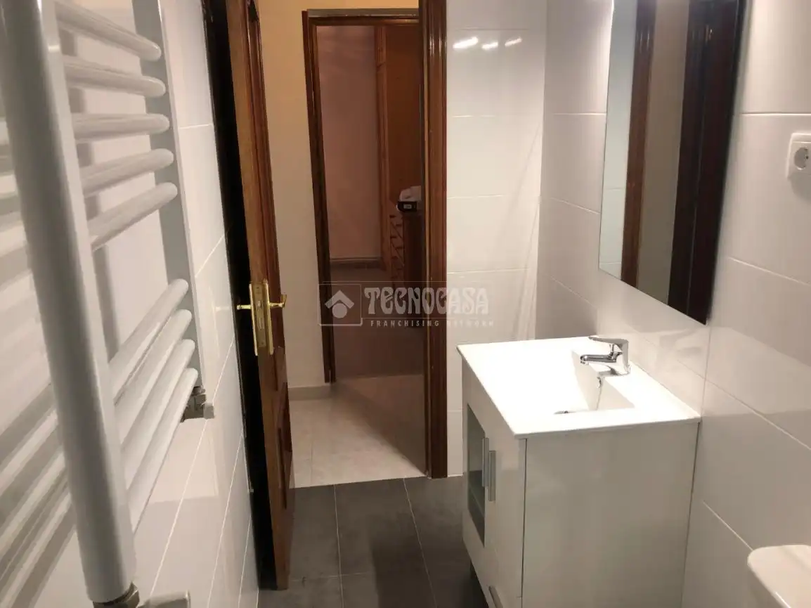Bathroom of Flat for sale in Leganés