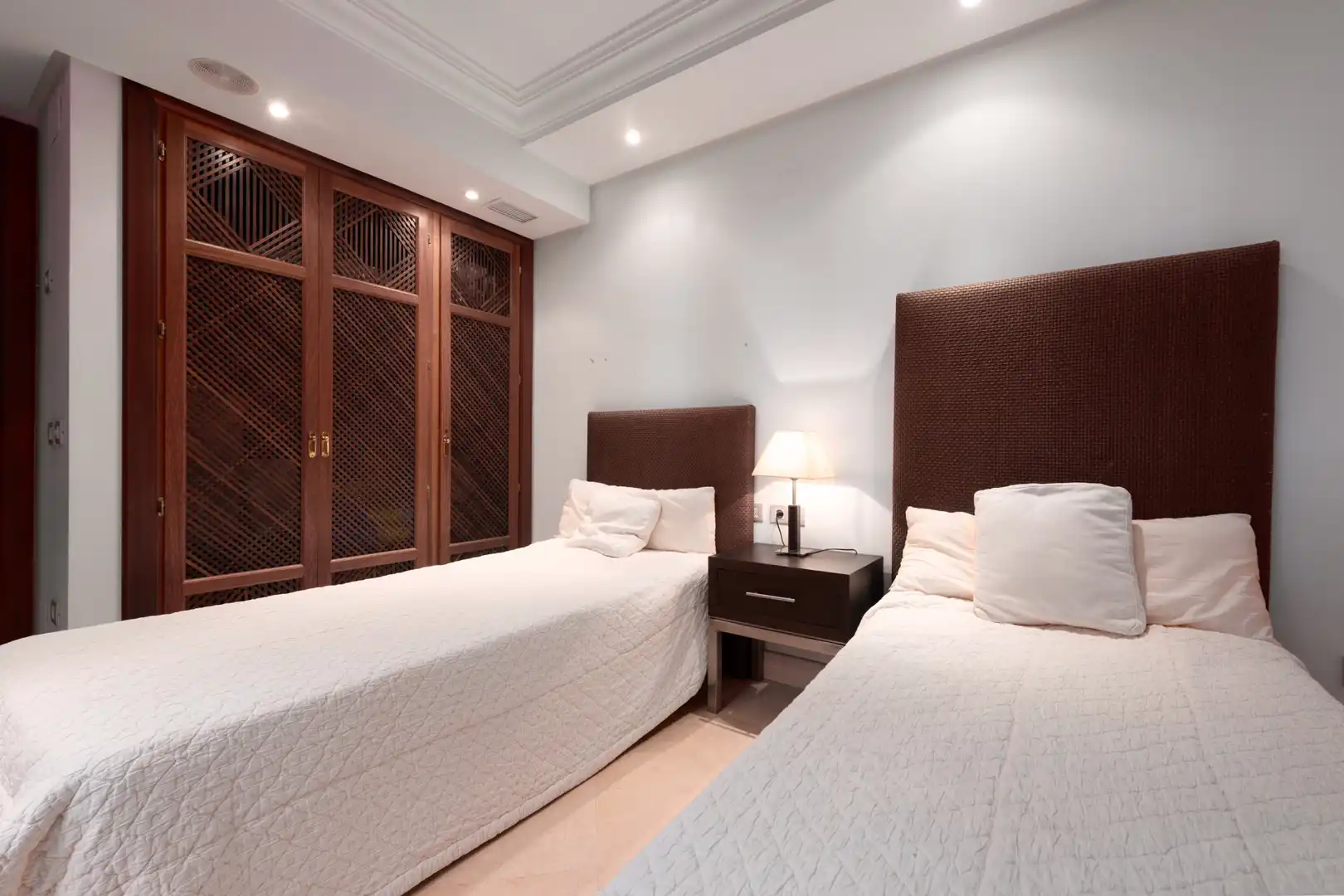 Dormitori de Apartament en venda en Estepona amb Aire condicionat, Terrassa i Piscina