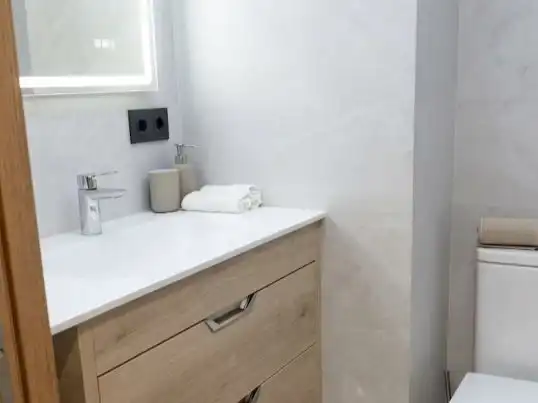 Bany de Pis de lloguer en Avilés amb Calefacció, Parquet i Moblat