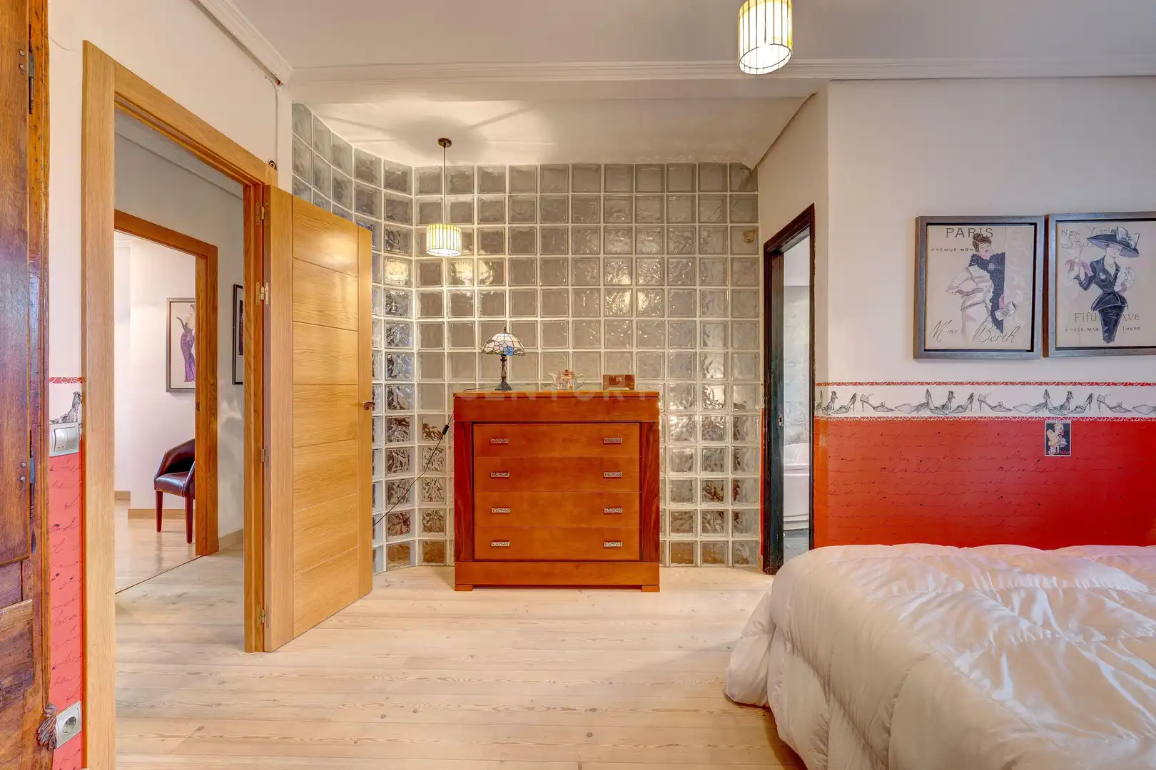 Schlafzimmer von Einfamilien-Reihenhaus zum Verkauf in Anguciana mit Privatgarten, Abstellraum und Schwimmbad