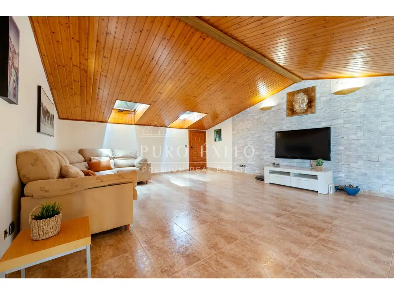 Sala de estar de Casa o chalet en venta en El Pla de Santa Maria con Aire acondicionado, Jardín privado y Terraza