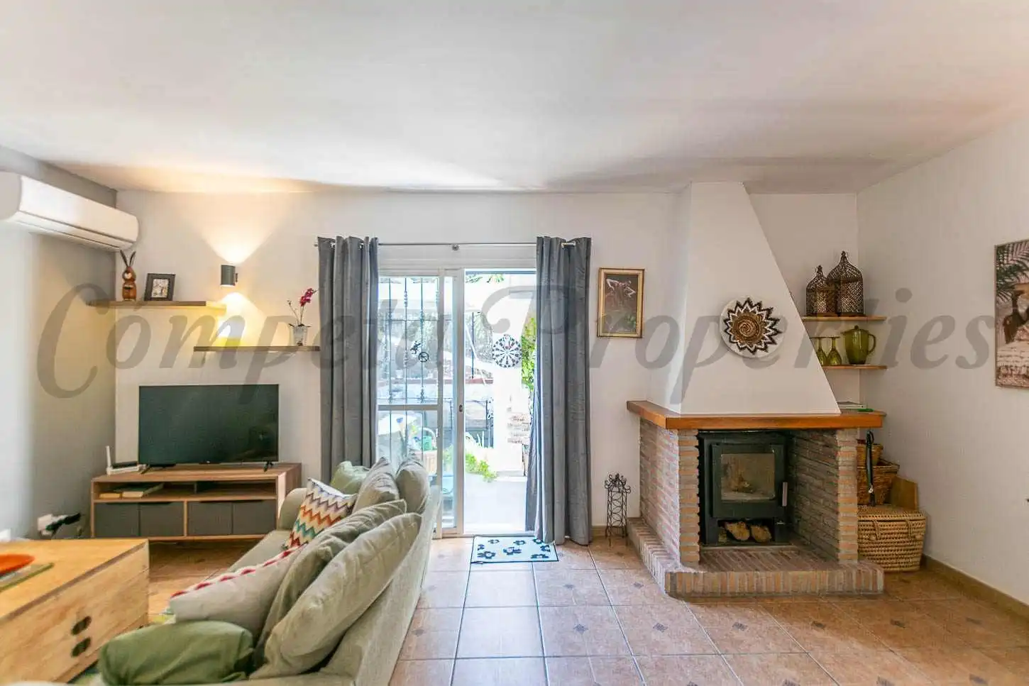 Sala d'estar de Casa o xalet en venda en Cómpeta amb Jardí privat i Terrassa