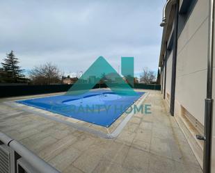 Piscina de Apartament en venda en Cáceres Capital amb Aire condicionat, Calefacció i Piscina comunitària