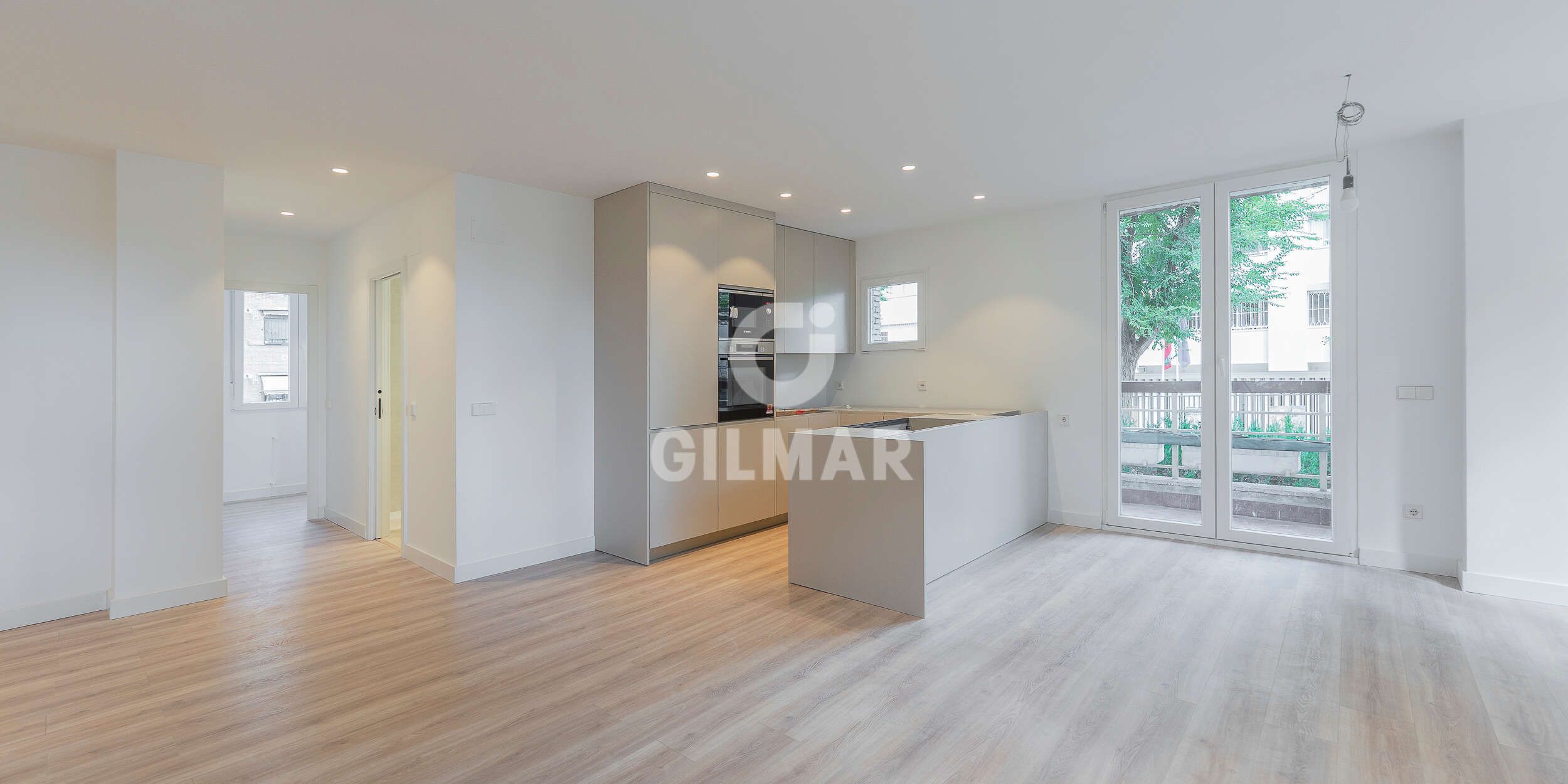 Cocina de Piso en venta en  Madrid Capital con Calefacción, Jardín privado y Balcón