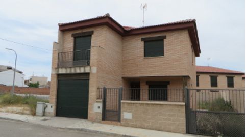 Chalet en Mora  Calle Valle Inclan C