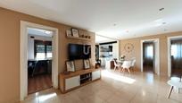 Sala d'estar de Casa o xalet en venda en Vallmoll amb Aire condicionat, Terrassa i Piscina