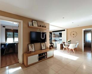 Sala d'estar de Casa o xalet en venda en Vallmoll amb Aire condicionat, Terrassa i Piscina