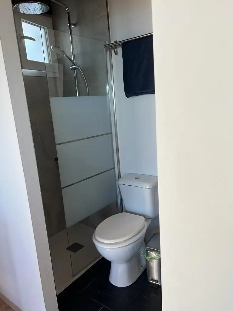 Baño de Piso para compartir en Puerto de la Cruz con Amueblado