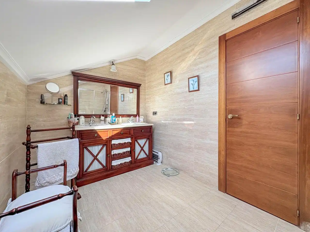 Bany de Casa o xalet en venda en Bárcena de Cicero amb Calefacció, Jardí privat i Piscina