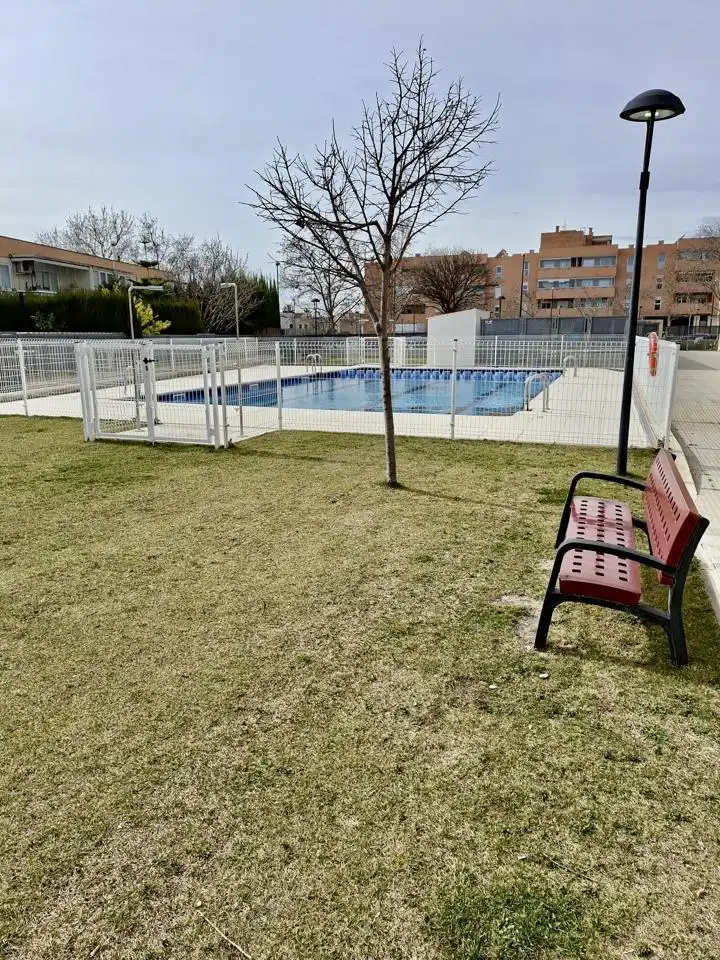 Schwimmbecken von Erdgeschoss zum Verkauf in Zaragoza mit Klimaanlage, Heizung und Terrasse