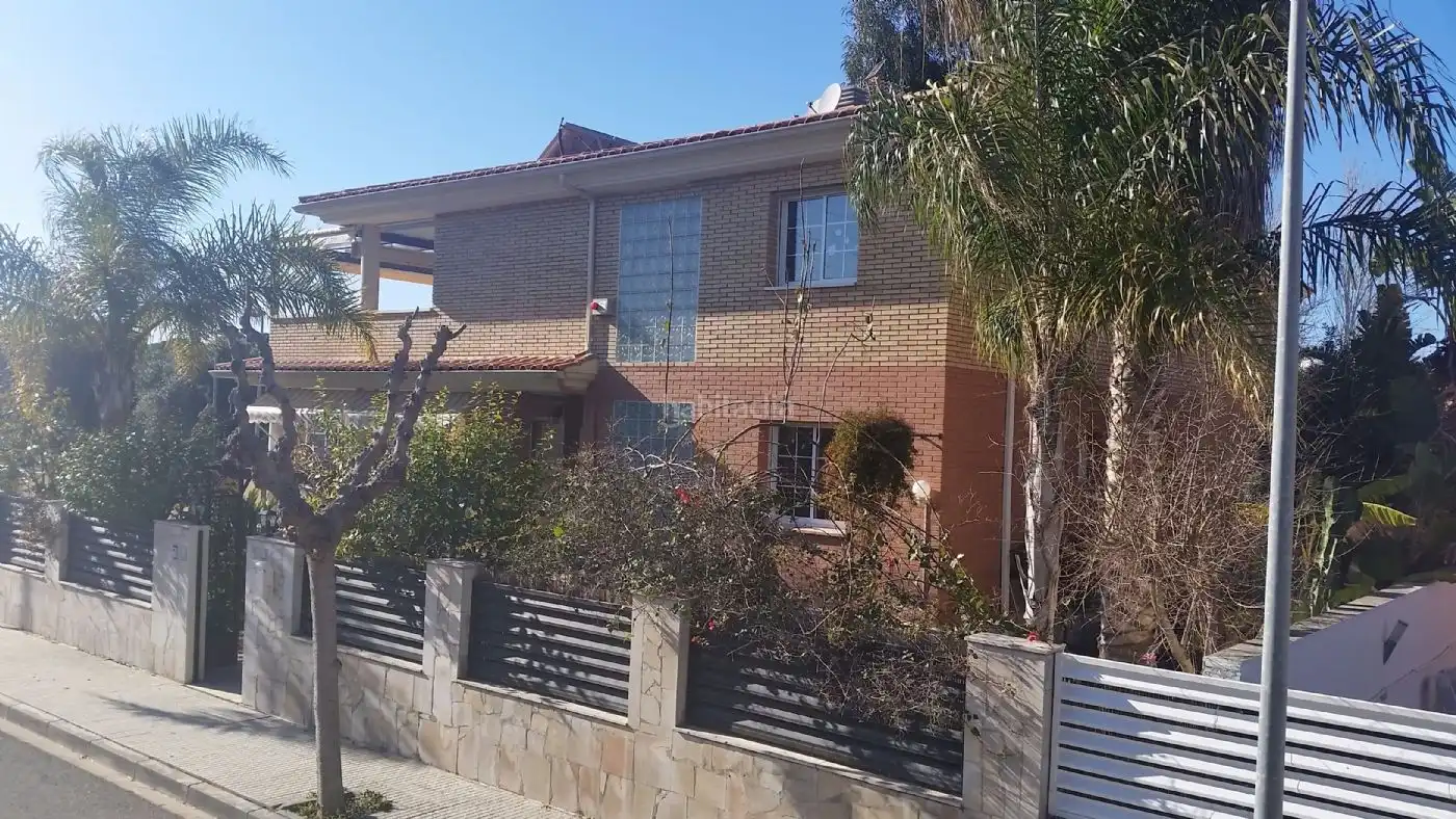Villa con giardino in vendita a Carrer Cap de Tortosa 1, imagen 2