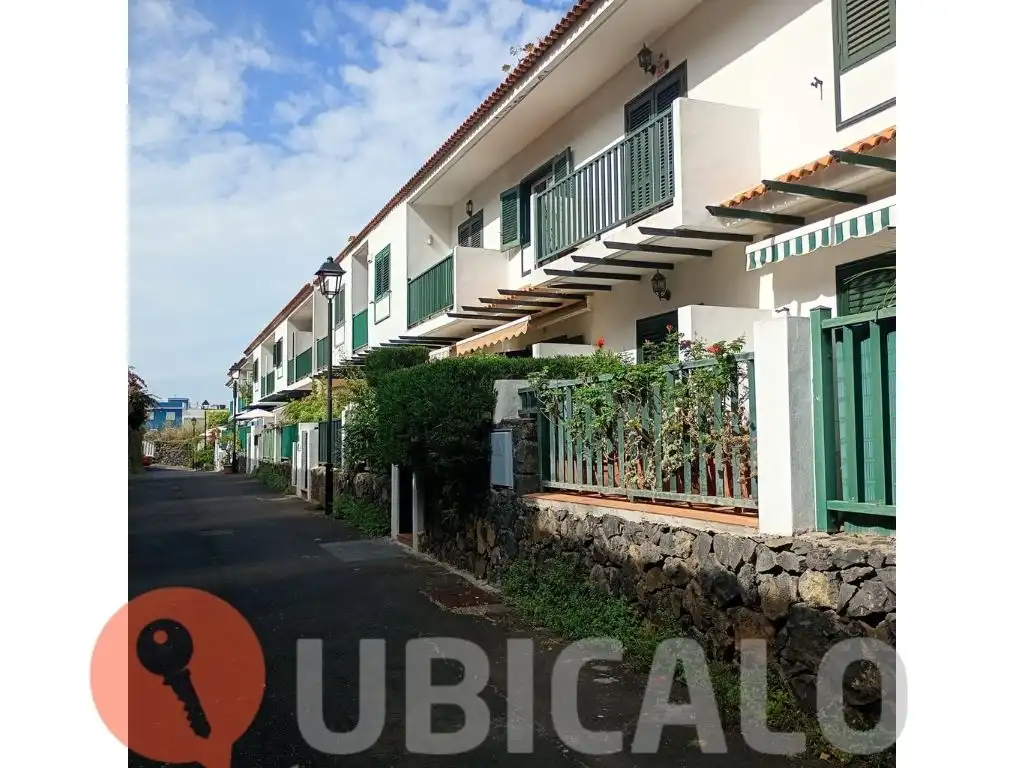 Vista exterior de Casa adosada en venda en San Cristóbal de la Laguna amb Calefacció, Jardí privat i Terrassa